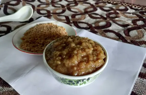 Gahu kheer buğdaydan yapılmış geleneksel, otantik bir Maharashtrian tatlısıdır. Çatlak buğdaydan yapılır. EMMER Buğday ezmesi Bulgur buğday palmiyesi şekeri ve Ghee fındığı..