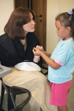 Kadın ve Çocuk Evde Konuşuyor