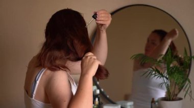 Yıkanmadan önce kafa derisi ve saç yağı. Temel saç serumu ya da yağ uygulanıyor. Şampuan öncesi tedavisinde. Saç dökülmesi