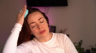 Yıkanmadan önce kafa derisi ve saç yağı. Kafa derisi masaj aletleri. Şampuan öncesi tedavisinde. Saç dökülmesi