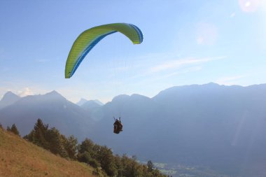 Fransız Alplerinde paragliding
