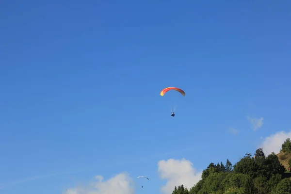 Paragliding Franse Alpen — Stockfoto