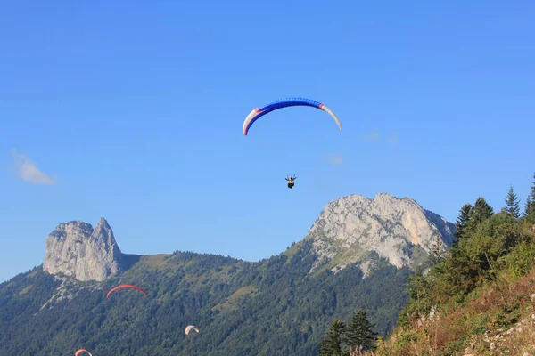 Fransız Alplerinde paragliding