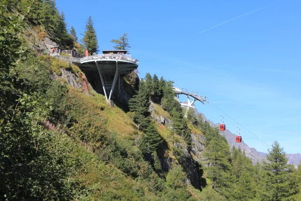 Aiguille du midi teleferikli spor gezileri için etkileyici bir yer.