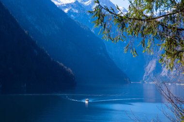 Alpli Koenigssee Gölü 'nde sahne teknesi