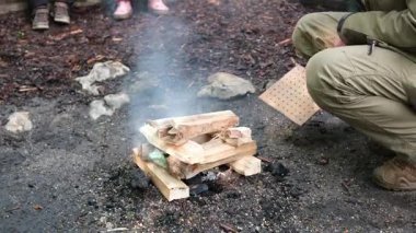 Orman anaokulunda yakacak odun ve şenlik ateşi