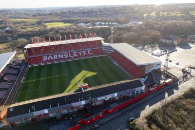 Barnsley FC Futbol Kulübü Oakwell Stadyumu yukarıdan insansız hava aracı mavi gökyüzü