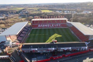 Barnsley FC Futbol Kulübü Oakwell Stadyumu yukarıdan insansız hava aracı mavi gökyüzü