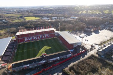 Barnsley FC Futbol Kulübü Oakwell Stadyumu yukarıdan insansız hava aracı mavi gökyüzü