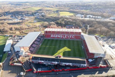 Barnsley FC Futbol Kulübü Oakwell Stadyumu yukarıdan insansız hava aracı mavi gökyüzü