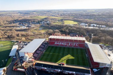 Barnsley FC Futbol Kulübü Oakwell Stadyumu yukarıdan insansız hava aracı mavi gökyüzü