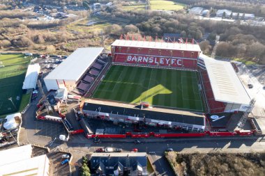 Barnsley FC Futbol Kulübü Oakwell Stadyumu yukarıdan insansız hava aracı mavi gökyüzü