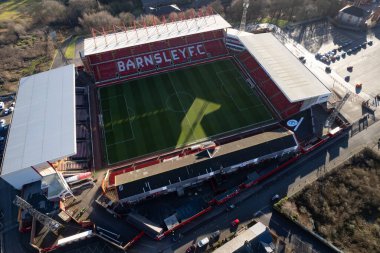 Barnsley FC Futbol Kulübü Oakwell Stadyumu yukarıdan insansız hava aracı mavi gökyüzü