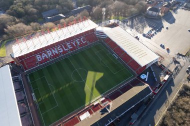 Barnsley FC Futbol Kulübü Oakwell Stadyumu yukarıdan insansız hava aracı mavi gökyüzü