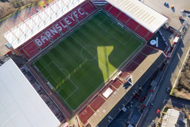 Barnsley FC Futbol Kulübü Oakwell Stadyumu yukarıdan insansız hava aracı mavi gökyüzü