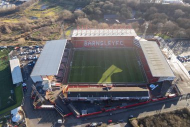 Barnsley FC Futbol Kulübü Oakwell Stadyumu yukarıdan insansız hava aracı mavi gökyüzü