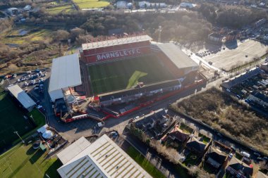 Barnsley FC Futbol Kulübü Oakwell Stadyumu yukarıdan insansız hava aracı mavi gökyüzü