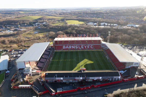 Barnsley FC Futbol Kulübü Oakwell Stadyumu yukarıdan insansız hava aracı mavi gökyüzü
