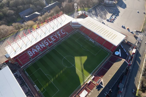 Barnsley FC Futbol Kulübü Oakwell Stadyumu yukarıdan insansız hava aracı mavi gökyüzü