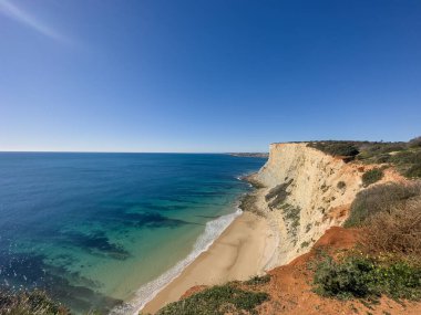 Ponta da Piedade, Algarve bölgesi, Portekiz 'deki Lagos yakınlarında güzel kumlu bir sahil.