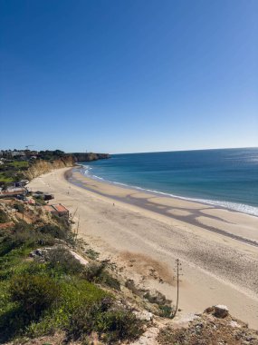 Ponta da Piedade, Algarve bölgesi, Portekiz 'deki Lagos yakınlarında güzel kumlu bir sahil.