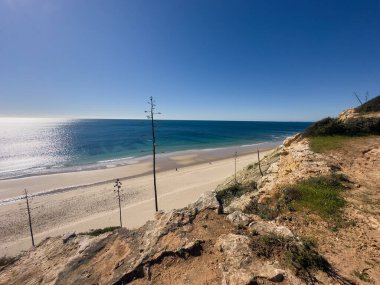Ponta da Piedade, Algarve bölgesi, Portekiz 'deki Lagos yakınlarında güzel kumlu bir sahil.