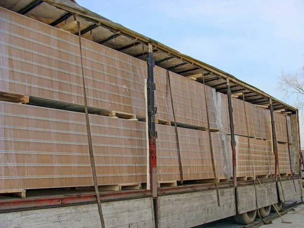 Remolque Está Lleno Paneles Sándwich Utilizados Para Construcción Almacenes Paneles —  Fotos de Stock