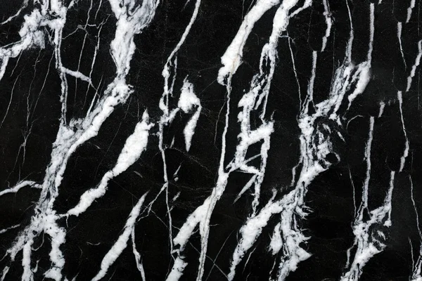 Nahaufnahme Einer Schwarzen Marmorformation Durch Die Weiße Streifen Verlaufen Der — Stockfoto