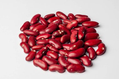 Sağlıklı beslenme, vejetaryen yemek tarifleri ve diyet lif kaynaklarını göstermek için mükemmel bir böbrek fasulyesi yığını içeren yakın çekim..