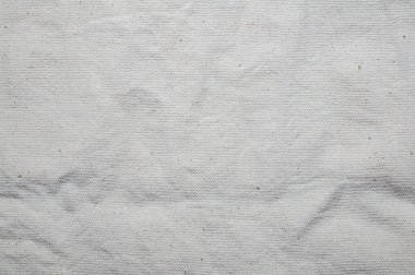 Renk ve tondaki karmaşık dokuma ve ince varyasyonları gözler önüne sererek görsel olarak ilginç ve dokunsal bir deneyim yaratıyor..