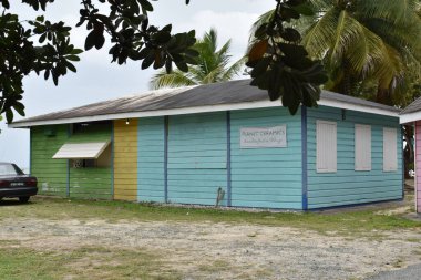 Güvercin Noktası, Tobago - 12 Temmuz 2022 Pigeon Point Miras Parkı 'ndaki Seramik Dükkanı.