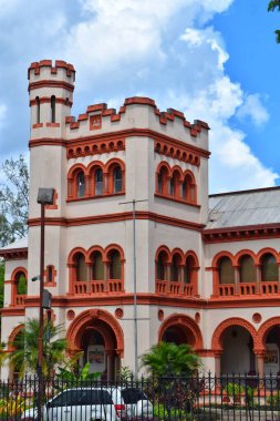 İspanya Limanı, Trinidad ve Tobago - 8 Temmuz 2023 - Trinidad 'daki yedi muhteşem binadan biri olan Başpiskopos Sarayı. Queen 's Park Savannah' ın karşısındaki Maraval Yolu 'nda yer almaktadır..