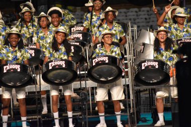 İspanya Limanı, Trinidad - 8 Mart 2025 - The Bishop Anstey Trinity College East Steel Orkestrası Lagniappe 2025 Karnavalı sırasında Queen 's Park Savannah.