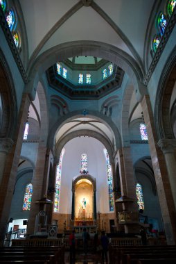 Manila Katedrali, Manila 'nın Duvarlı Kenti Intramuros, Manila, Filipinler, 15 Temmuz 2022, günümüz modern şehri Manila' nın tarihi surları içinde yer almaktadır.