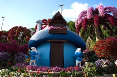 Dubai, Birleşik Arap Emirlikleri, 11 Aralık 2022, Dubai Mucize Bahçesi, Dubailand bölgesinde ve dünyada eşi benzeri görülmemiş bir gösteri ve birçok insanın ziyaret ettiği abartılı bir açık hava eğlence mekanı.