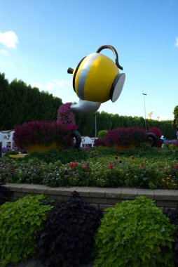 Dubai, Birleşik Arap Emirlikleri, 11 Aralık 2022, Dubai Mucize Bahçesi, Dubailand bölgesinde ve dünyada eşi benzeri görülmemiş bir gösteri ve birçok insanın ziyaret ettiği abartılı bir açık hava eğlence mekanı.