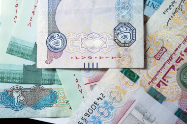 Dirhams para birimini, AED 'i, banknotları ve paraları kapatın, Birleşik Arap Emirlikleri