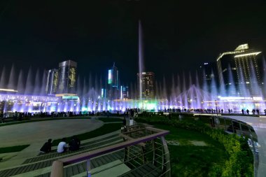Taşkent Şehir Parkı Özbekistan 23 Mart 2025 Taşkent Şehir Parkı ve şehir merkezinin karşısındaki çeşmeler gece görüşü