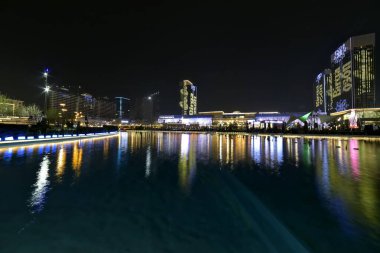 Taşkent Şehir Parkı Özbekistan 23 Mart 2025 Taşkent Şehir Parkı ve şehir merkezinin karşısındaki çeşmeler gece görüşü