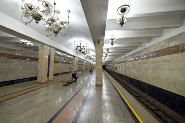 Taşkent Özbekistan 24 Mart 2025 Abdulla Kodiriy Metro İstasyonu 'nun içi