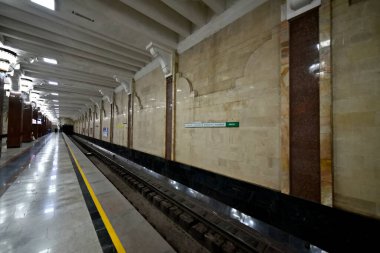 Taşkent Özbekistan 24 Mart 2025 Abdulla Kodiriy Metro İstasyonu 'nun içi