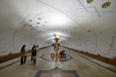 Taşkent Özbekistan 24 Mart 2025 Abdulla Kodiriy Metro İstasyonu 'nun içi