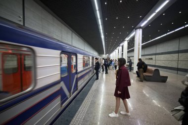 Taşkent Özbekistan 24 Mart 2025 Abdulla Kodiriy Metro İstasyonu 'nun içi