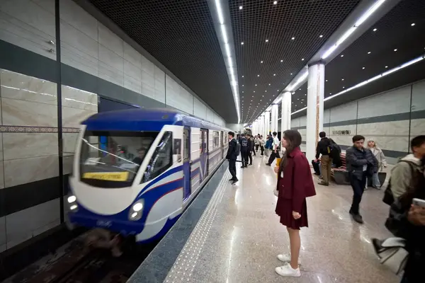 Taşkent Özbekistan 24 Mart 2025 Abdulla Kodiriy Metro İstasyonu 'nun içi