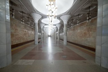 Taşkent, Özbekistan 23 Mart 2025 Chilonzor Metro İstasyonunun içi