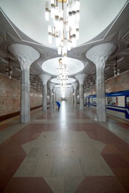 Taşkent, Özbekistan 23 Mart 2025 Chilonzor Metro İstasyonunun içi