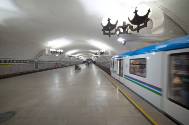 Taşkent, Özbekistan 23 Mart 2025 Taşkent Metro İstasyonu İçişleri