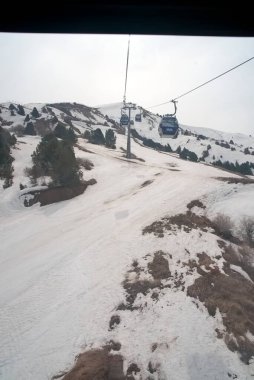 Amirsoy Resort Özbekistan 22 Mart 2025 'te Amirsoy tatil beldesi çevresinde