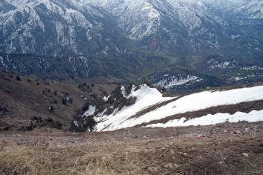 Amirsoy Resort Özbekistan 22 Mart 2025 'te Amirsoy tatil beldesi çevresinde