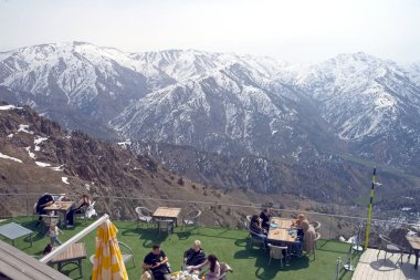 Amirsoy Resort Özbekistan 22 Mart 2025 'te Amirsoy tatil beldesi çevresinde